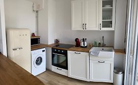 Centre ville, terrasse 20m2, plancha et vue mer
