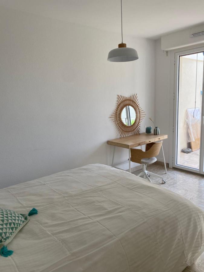 Centre ville, terrasse 20m2, plancha et vue mer Hyères Extérieur photo