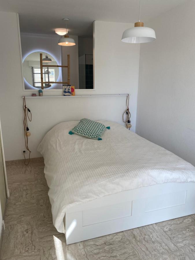 Centre ville, terrasse 20m2, plancha et vue mer Hyères Extérieur photo