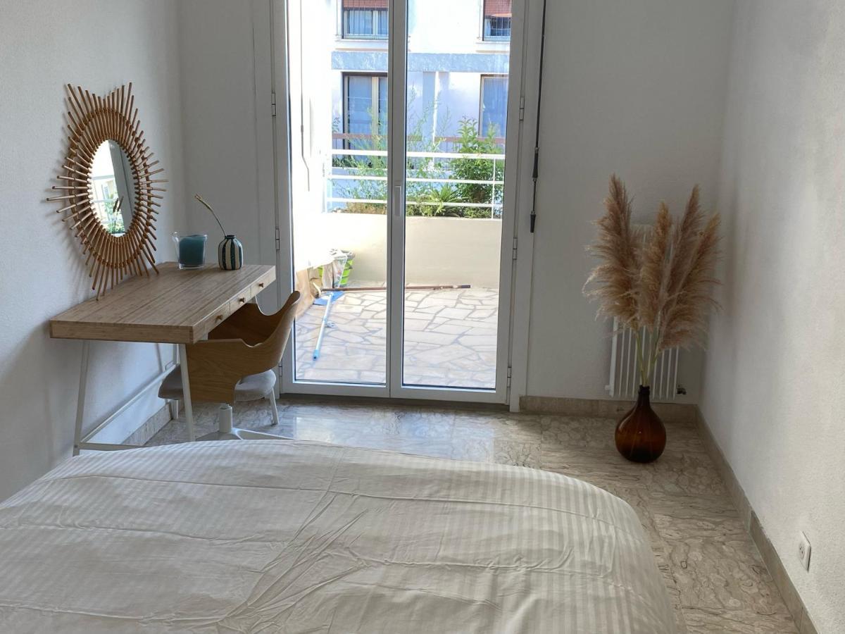 Centre ville, terrasse 20m2, plancha et vue mer Hyères Extérieur photo