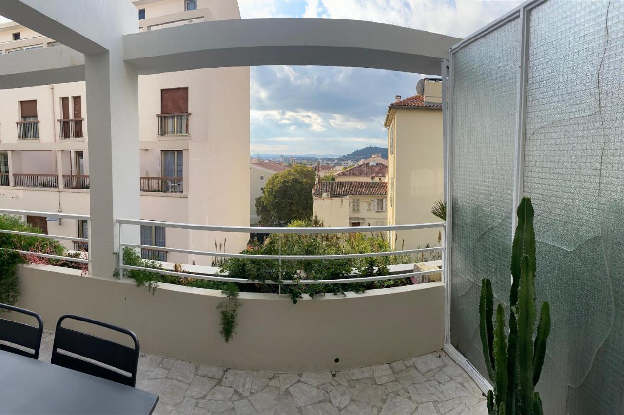 Centre ville, terrasse 20m2, plancha et vue mer Hyères Extérieur photo